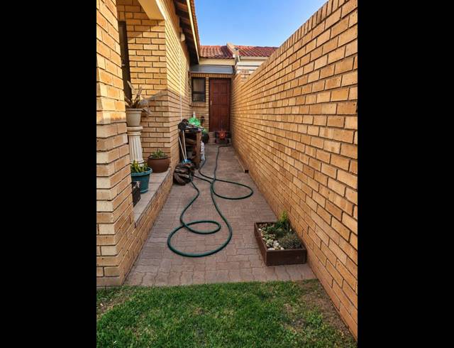 3 BEDROOM APARTMENT FOR SALE IN VAALPARK